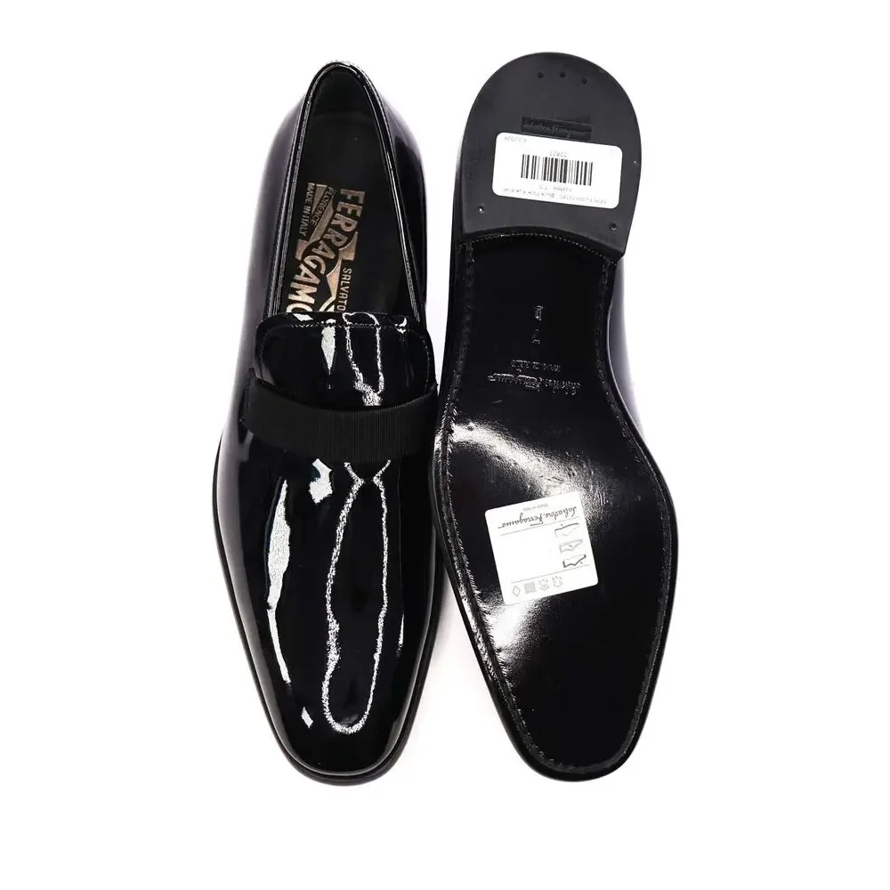 $695 FERRAGAMO - Black Patent Leather Loafers - 7 D